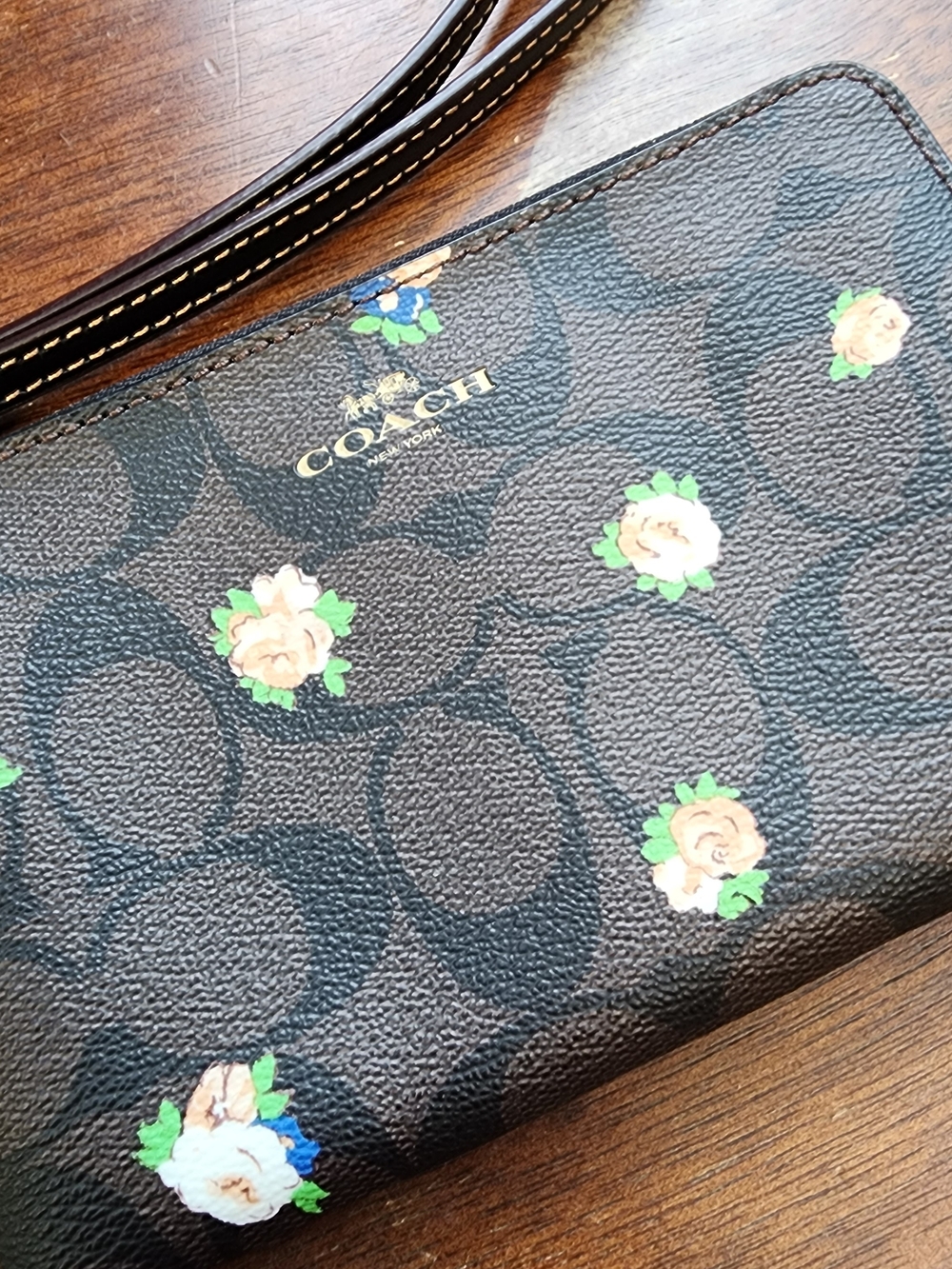 Coach Corner Zip Wristlet Signature Canvas Vintage Mini Rose Print C7381